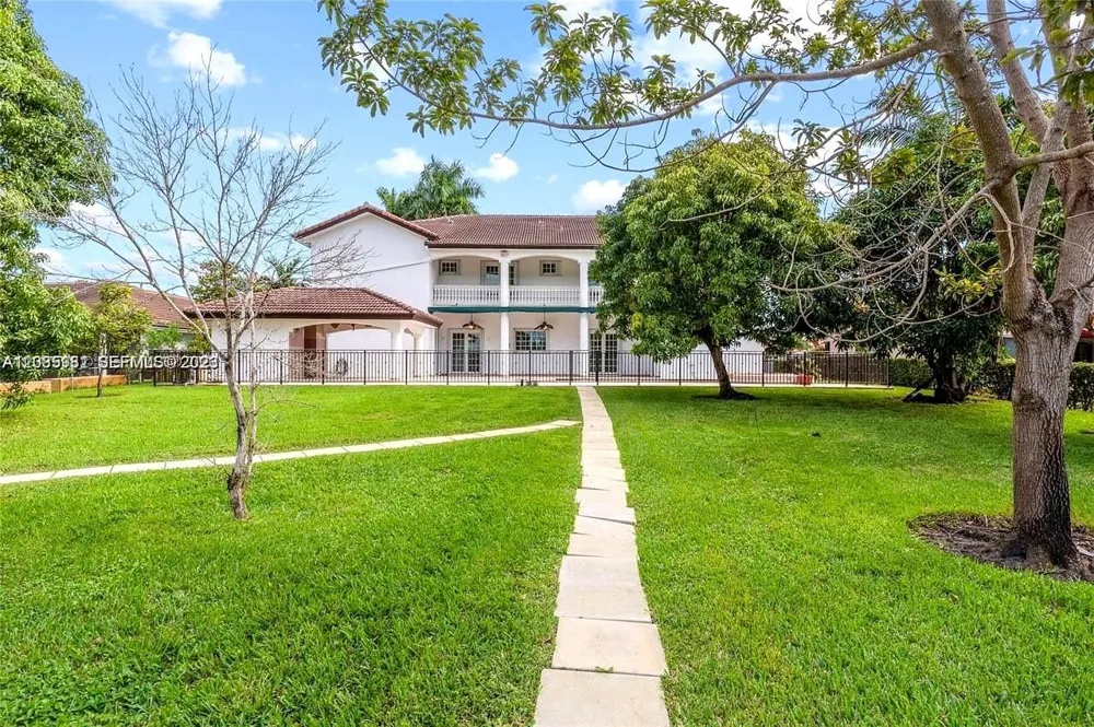 19420 W Saint Andrews Dr Hialeah, FL 33015