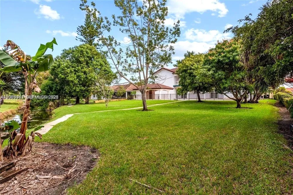 19420 W Saint Andrews Dr Hialeah, FL 33015