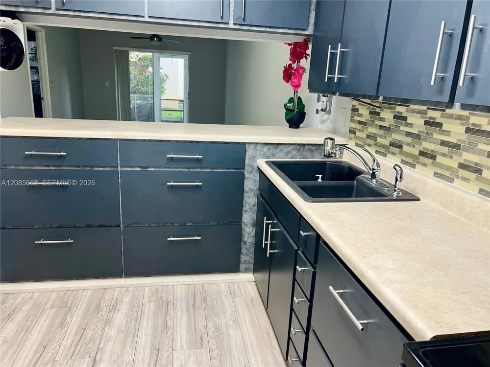 7610 Stirling Rd #103B Davie, FL 33024