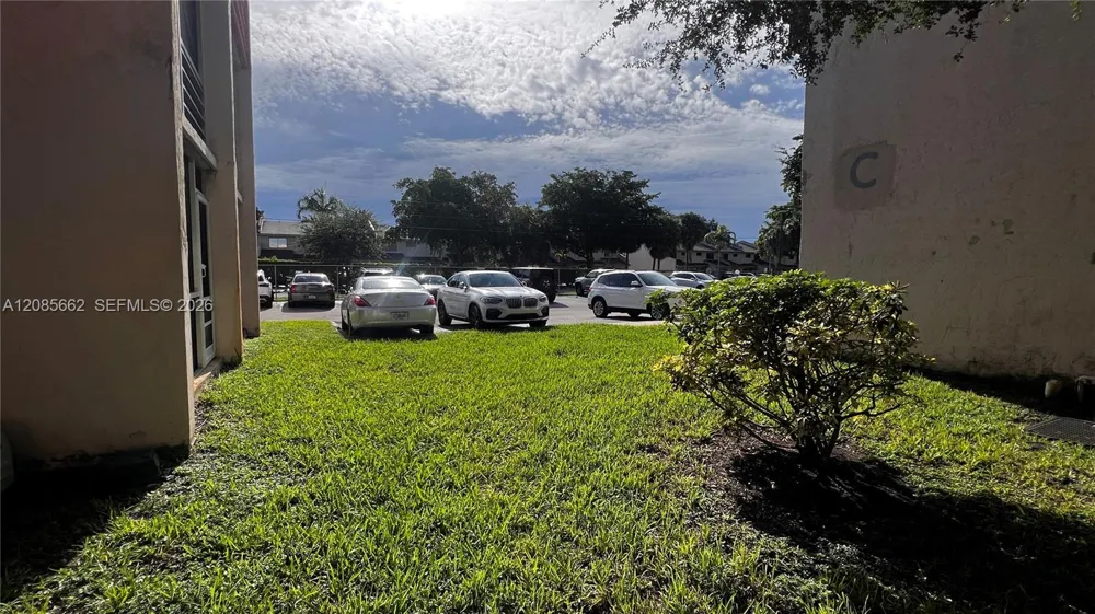 7610 Stirling Rd #103B Davie, FL 33024
