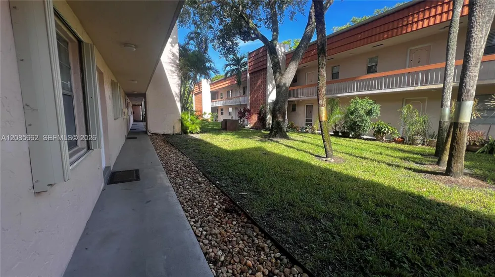 7610 Stirling Rd #103B Davie, FL 33024