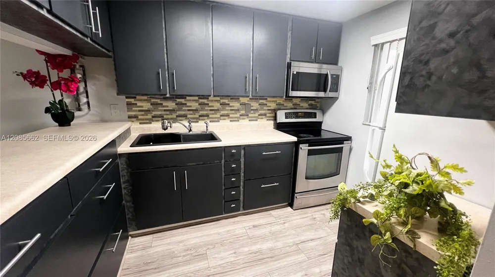 7610 Stirling Rd #103B Davie, FL 33024