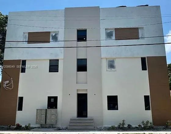 1003 SW 15th Ave #18 Miami, FL 33135