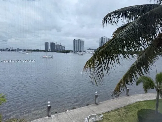 3000 Marcos Dr #P305 Aventura, FL 33160