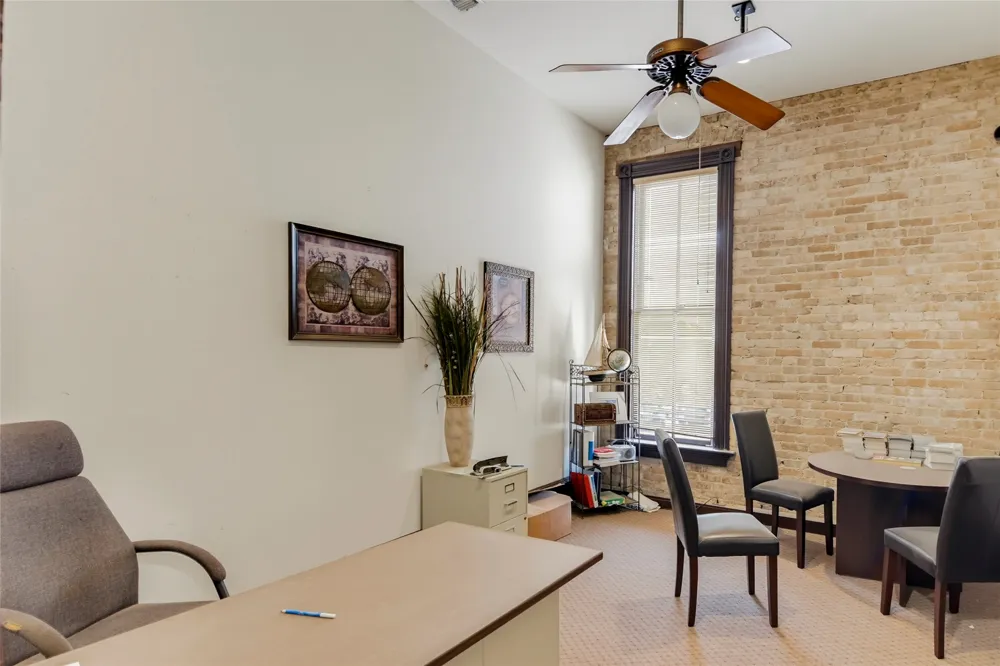 111 E Gonzales Street Seguin, TX 78155