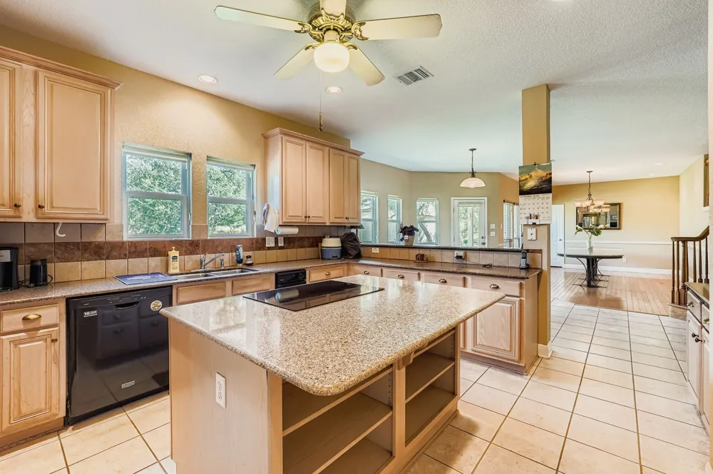 900 Wayside Drive Wimberley, TX 78676