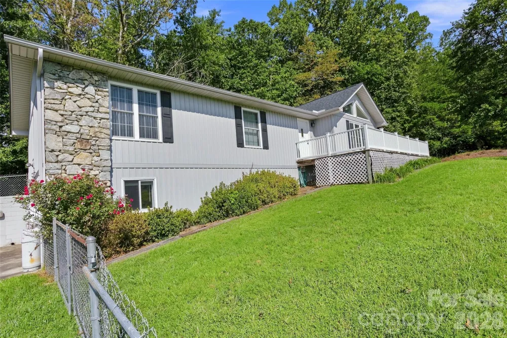 30 Morning Glory Lane Weaverville, NC 28787
