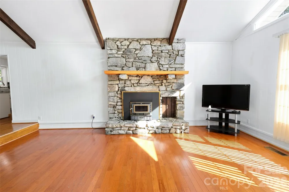 30 Morning Glory Lane Weaverville, NC 28787