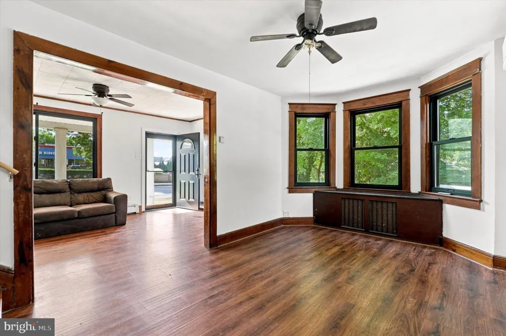 612 S BROAD STREET Lansdale, PA 19446