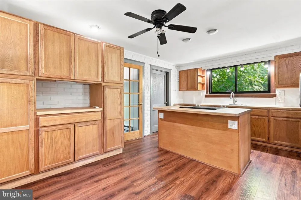 612 S BROAD STREET Lansdale, PA 19446