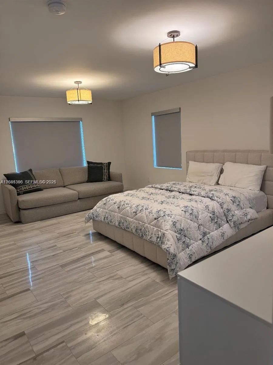 2710 Grant St Hollywood, FL 33020