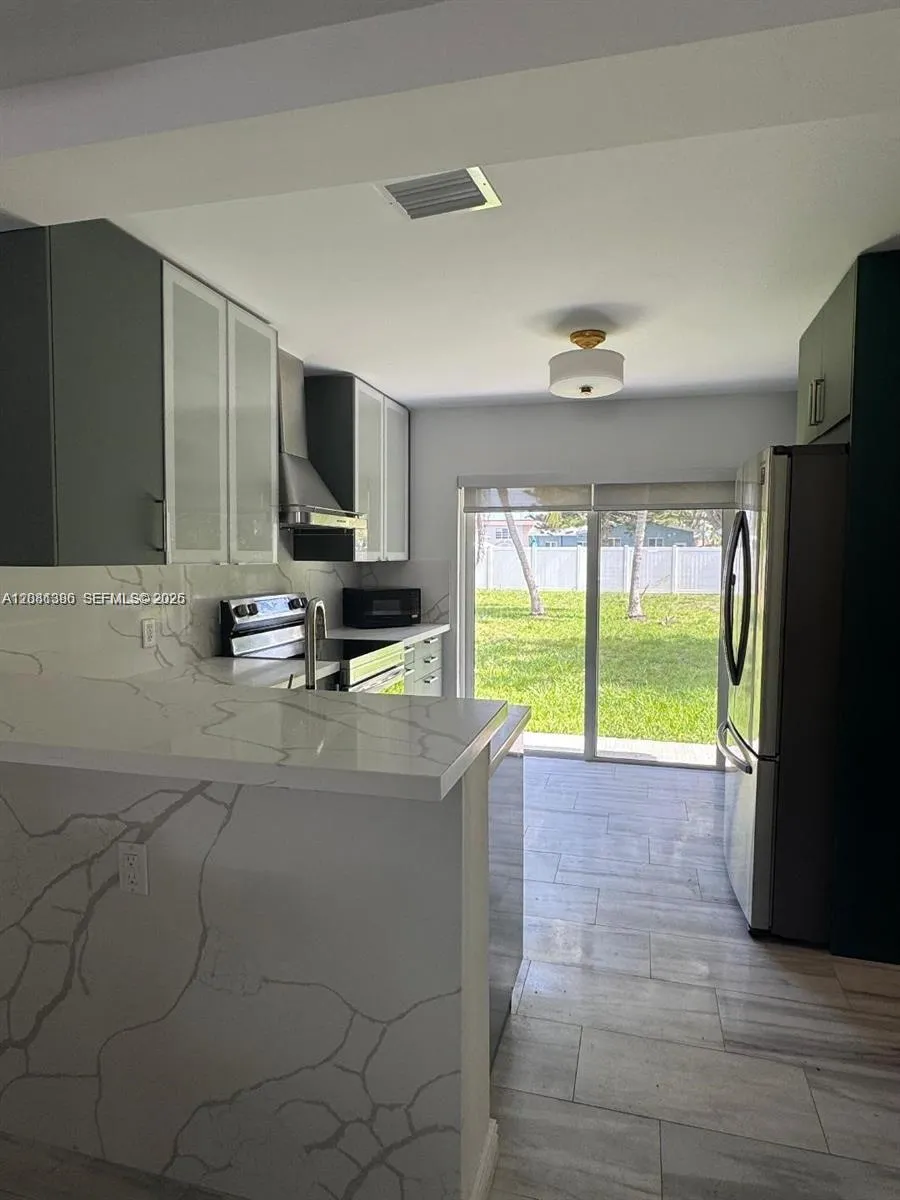 2710 Grant St Hollywood, FL 33020