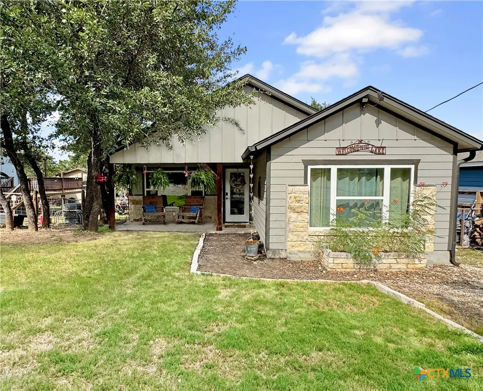 1463 Ramble Hills Canyon Lake, TX 78133