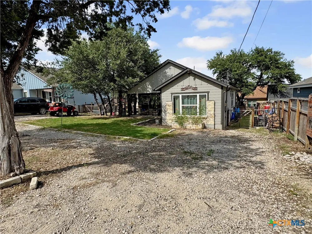1463 Ramble Hills Canyon Lake, TX 78133
