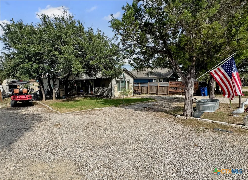 1463 Ramble Hills Canyon Lake, TX 78133