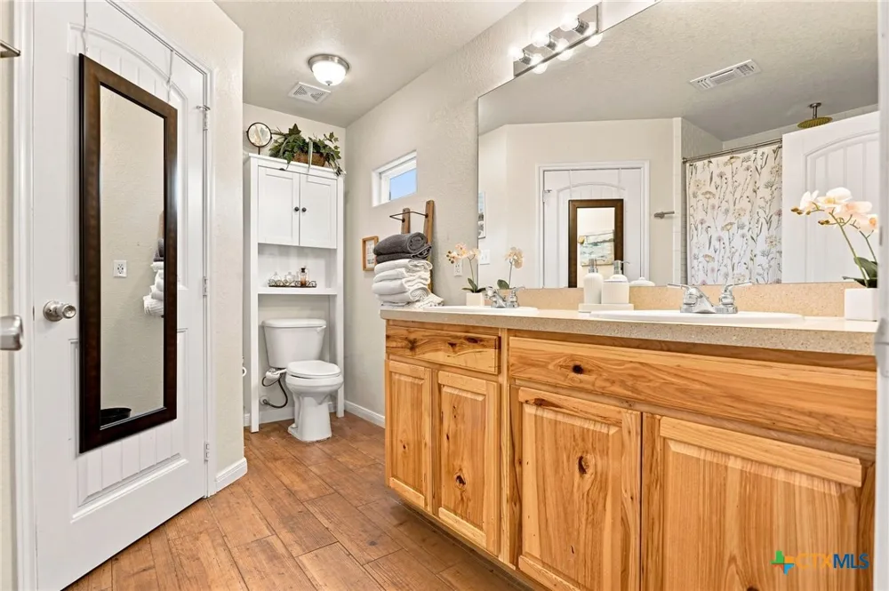 1463 Ramble Hills Canyon Lake, TX 78133
