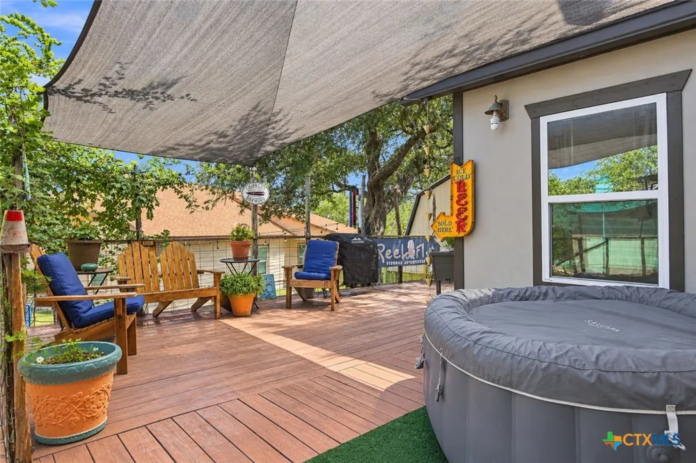 1463 Ramble Hills Canyon Lake, TX 78133