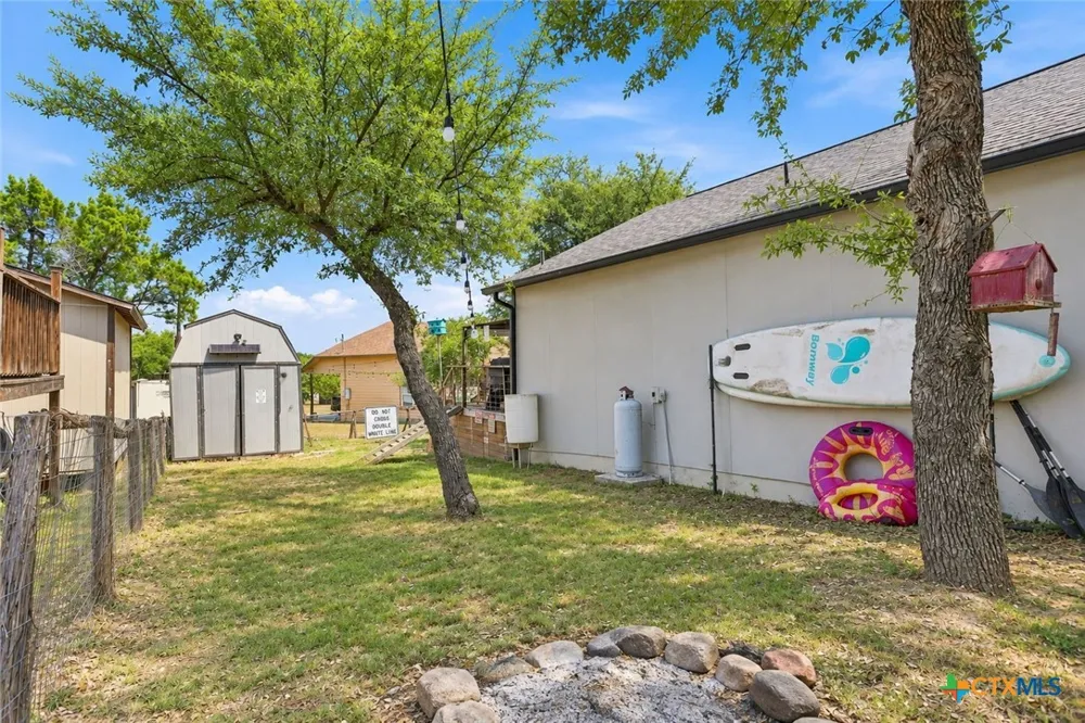 1463 Ramble Hills Canyon Lake, TX 78133