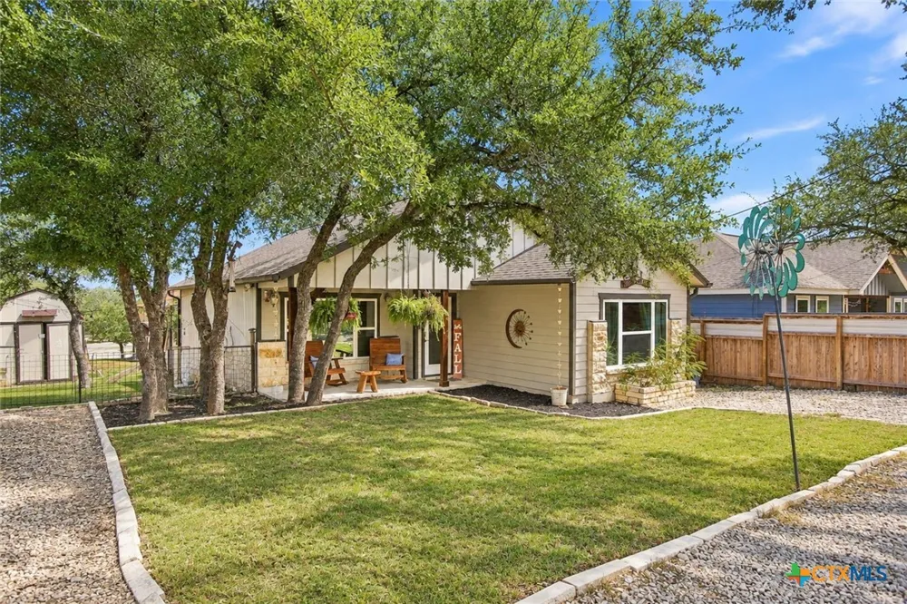 1463 Ramble Hills Canyon Lake, TX 78133