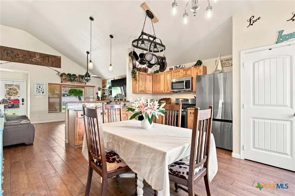 1463 Ramble Hills Canyon Lake, TX 78133