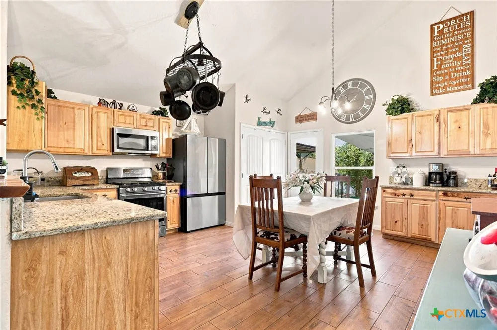 1463 Ramble Hills Canyon Lake, TX 78133