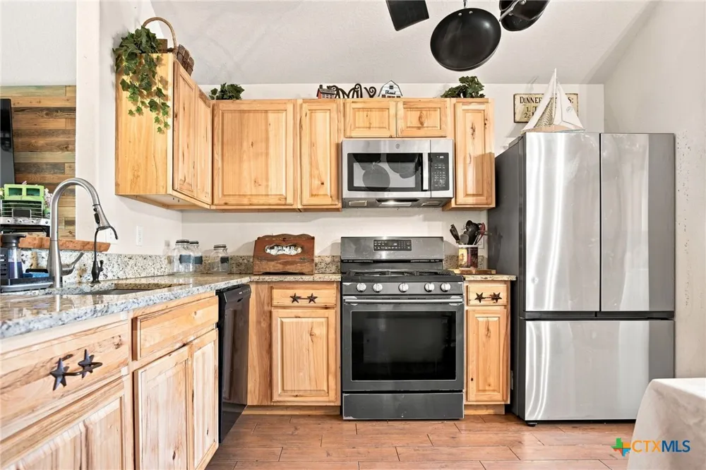 1463 Ramble Hills Canyon Lake, TX 78133