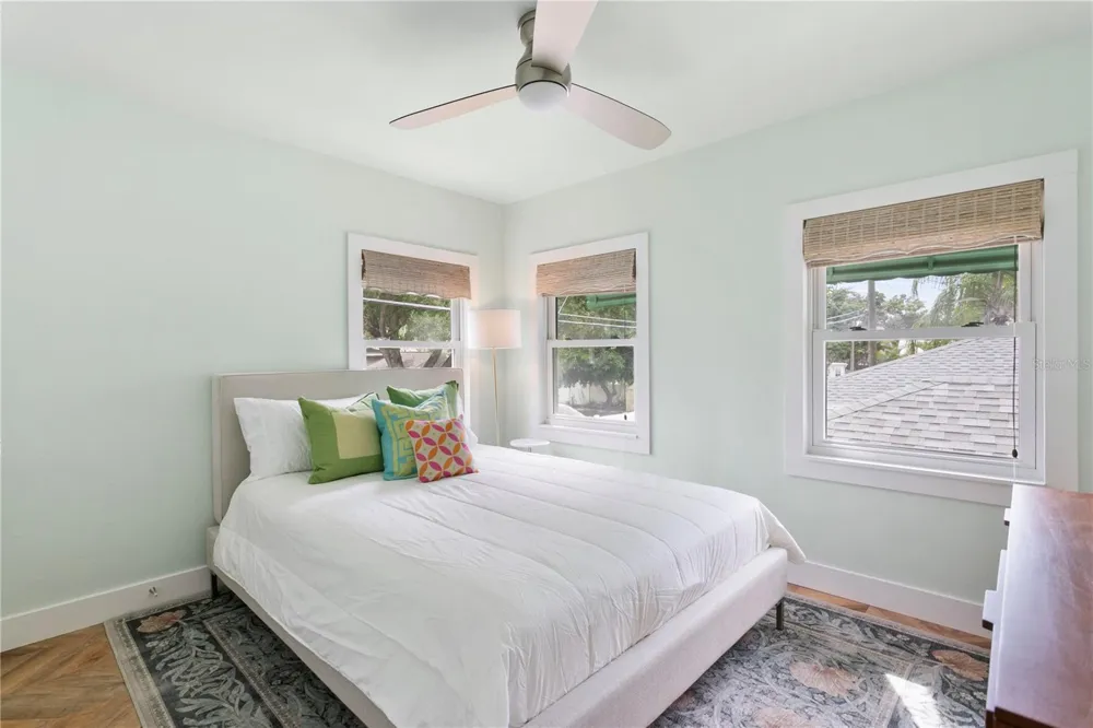 1716 OAK STREET NE St Petersburg, FL 33704
