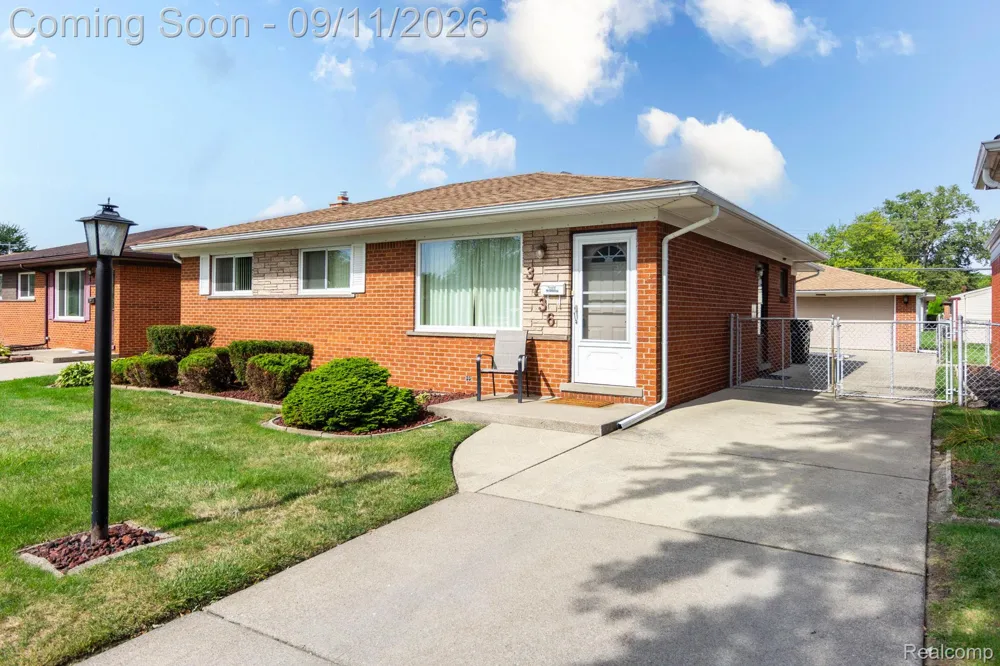 3736 Harlow Avenue Allen Park City, MI 48101