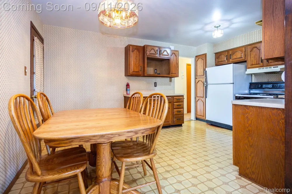3736 Harlow Avenue Allen Park City, MI 48101