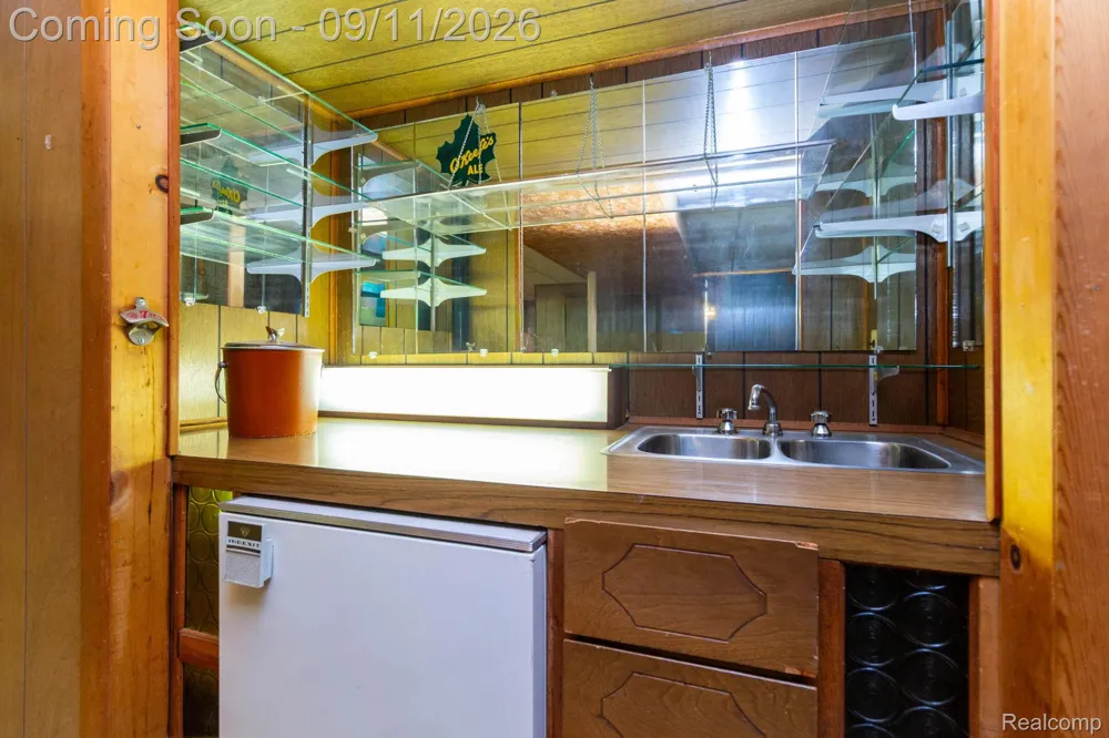 3736 Harlow Avenue Allen Park City, MI 48101