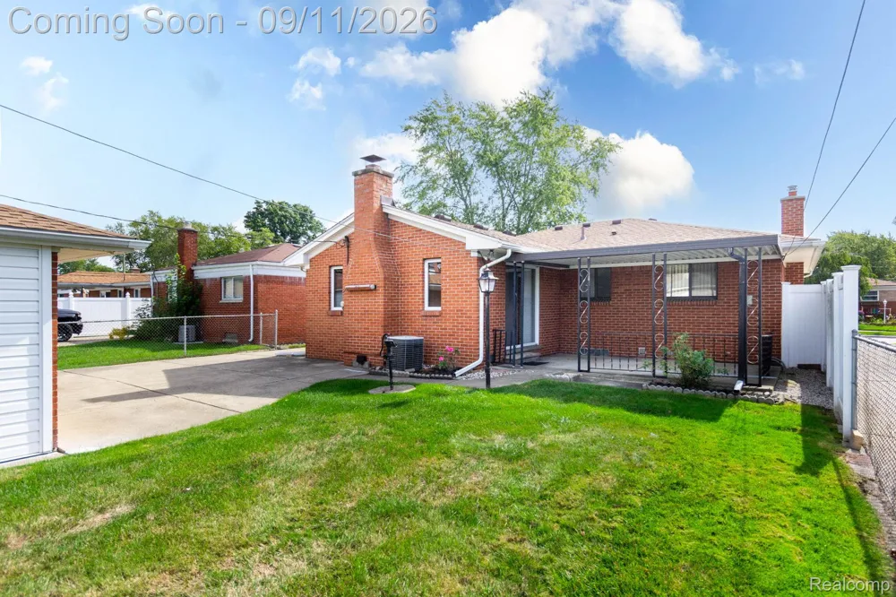 3736 Harlow Avenue Allen Park City, MI 48101