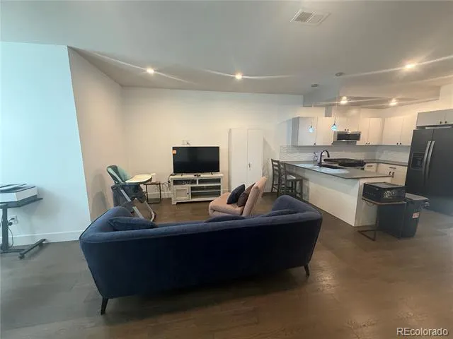 1284 Stuart Street Denver, CO 80204