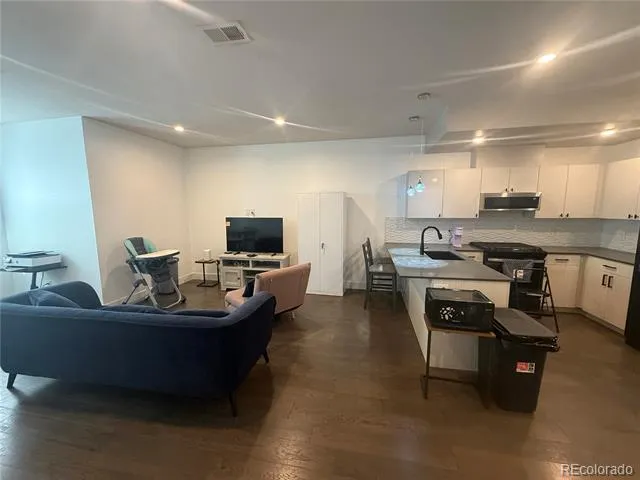 1284 Stuart Street Denver, CO 80204