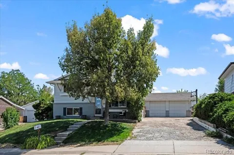 1404 Explorador Calle