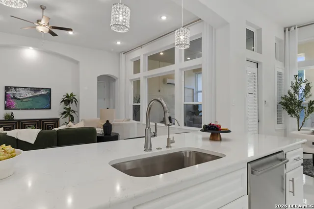 4051 Wood Crk San Antonio, TX 78257