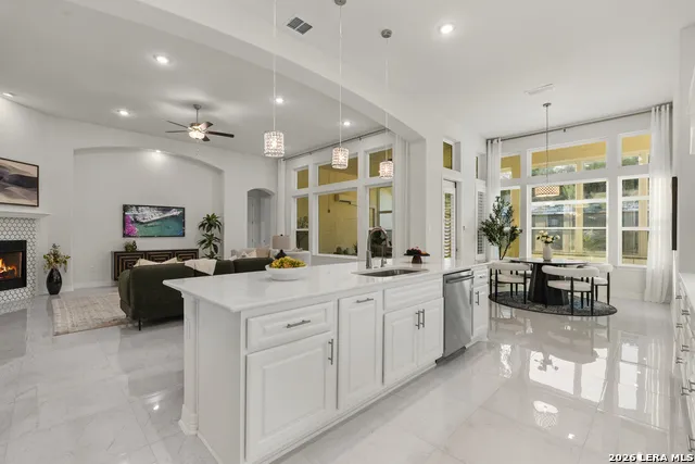 4051 Wood Crk San Antonio, TX 78257