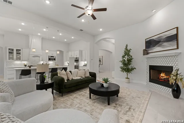 4051 Wood Crk San Antonio, TX 78257