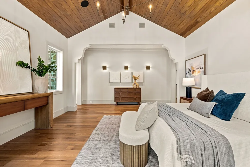 6526 Woodland Drive Dallas, TX 75225