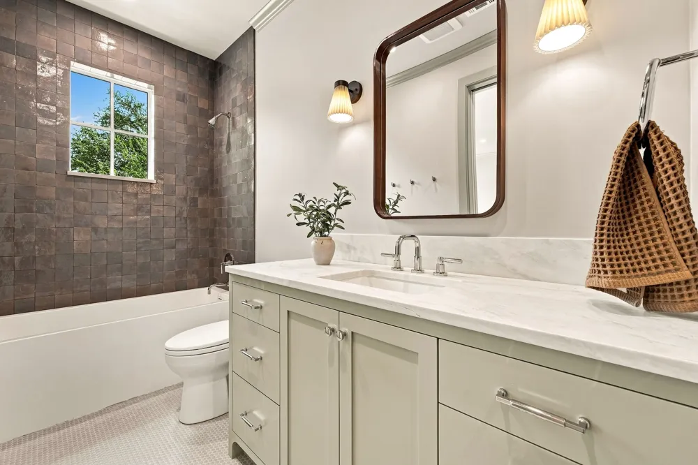 6526 Woodland Drive Dallas, TX 75225