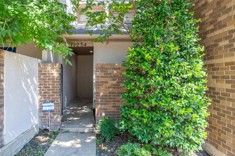 13234 Woodbend Lane Dallas, TX 75243