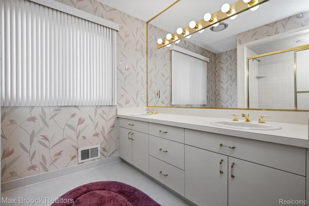 4418 Pinehurst Drive West Bloomfield Charter Township, MI 48322