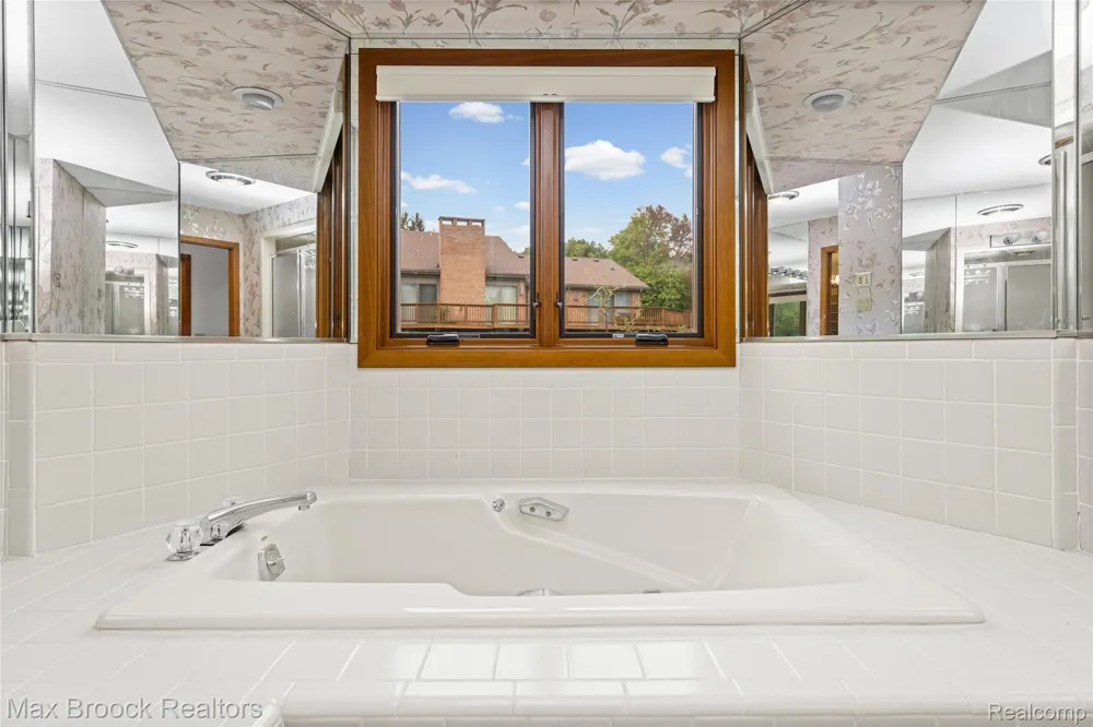 4418 Pinehurst Drive West Bloomfield Charter Township, MI 48322