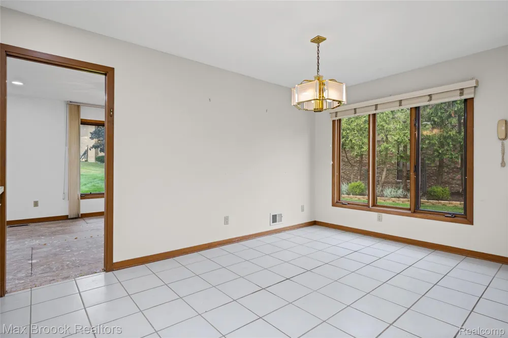 4418 Pinehurst Drive West Bloomfield Charter Township, MI 48322