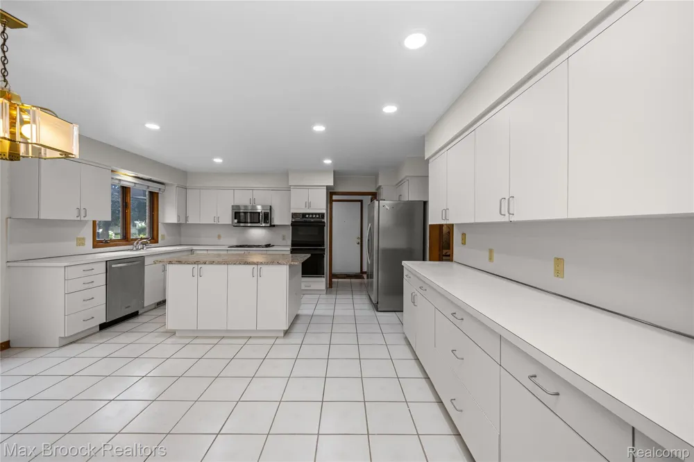 4418 Pinehurst Drive West Bloomfield Charter Township, MI 48322
