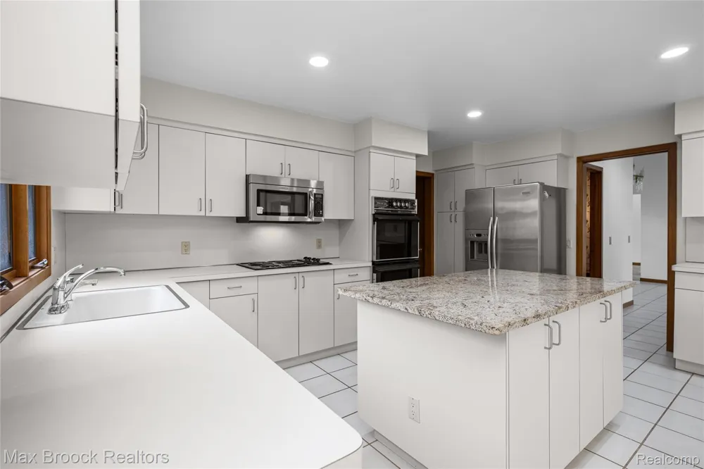 4418 Pinehurst Drive West Bloomfield Charter Township, MI 48322
