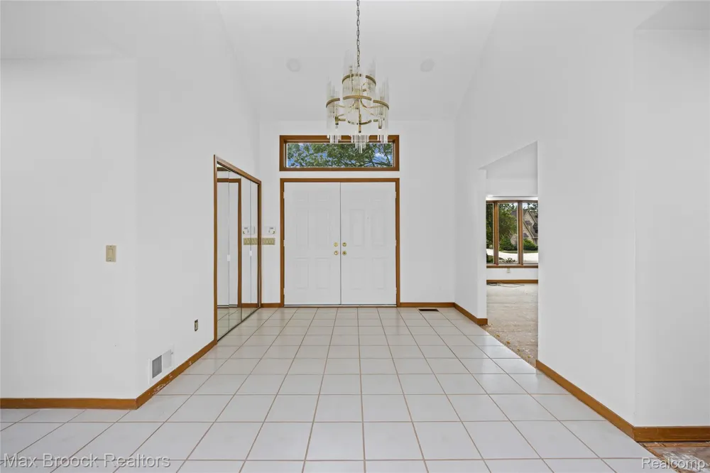 4418 Pinehurst Drive West Bloomfield Charter Township, MI 48322