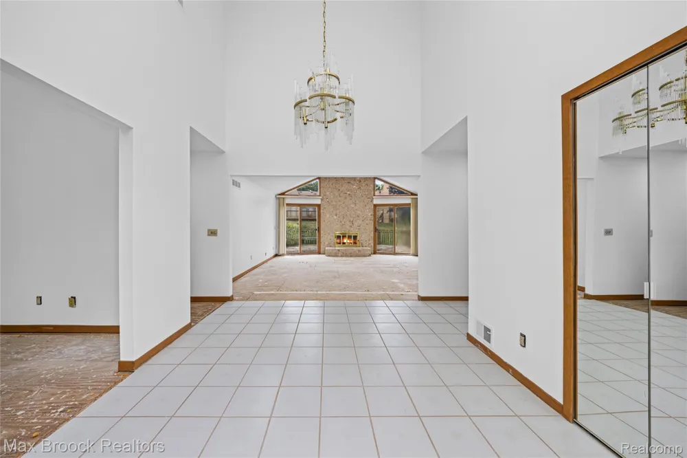 4418 Pinehurst Drive West Bloomfield Charter Township, MI 48322