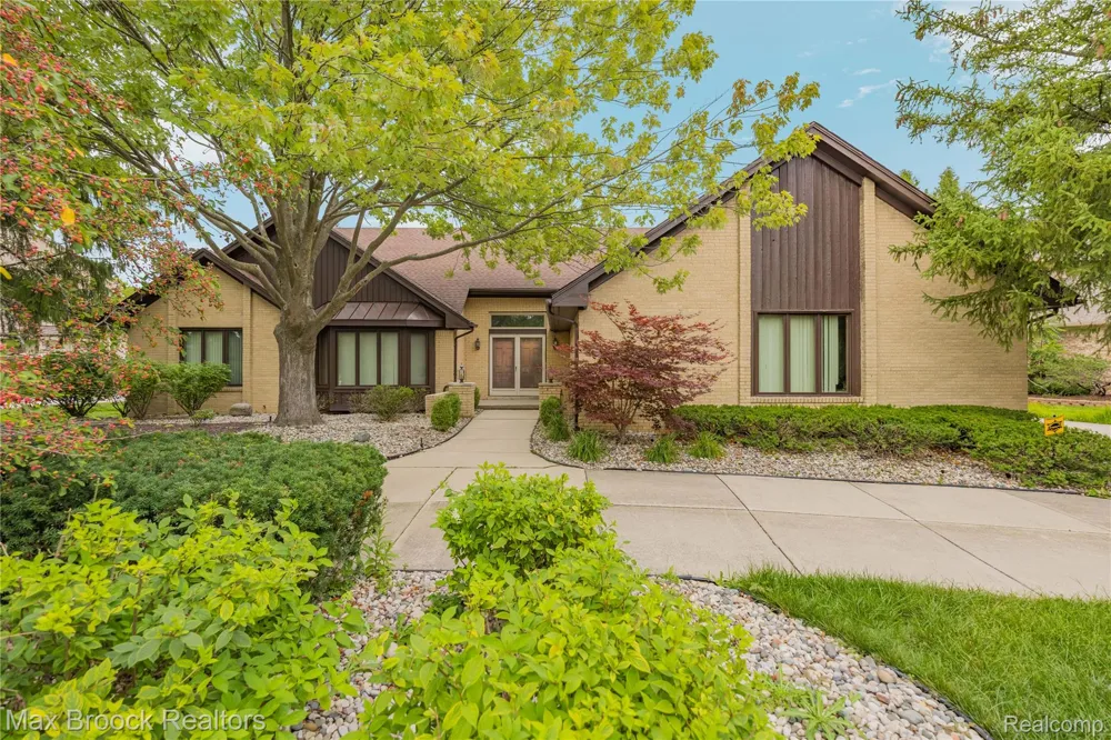 4418 Pinehurst Drive West Bloomfield Charter Township, MI 48322