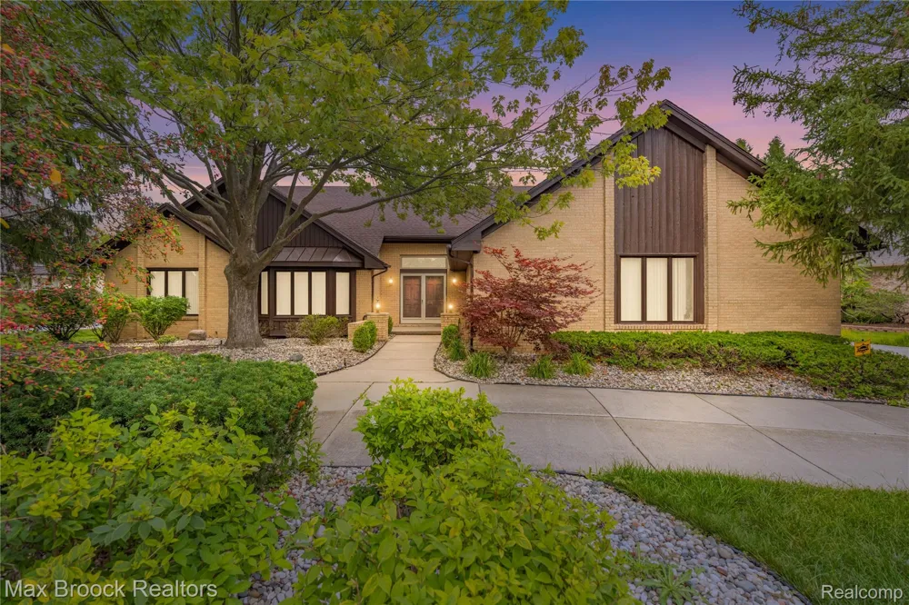 4418 Pinehurst Drive West Bloomfield Charter Township, MI 48322
