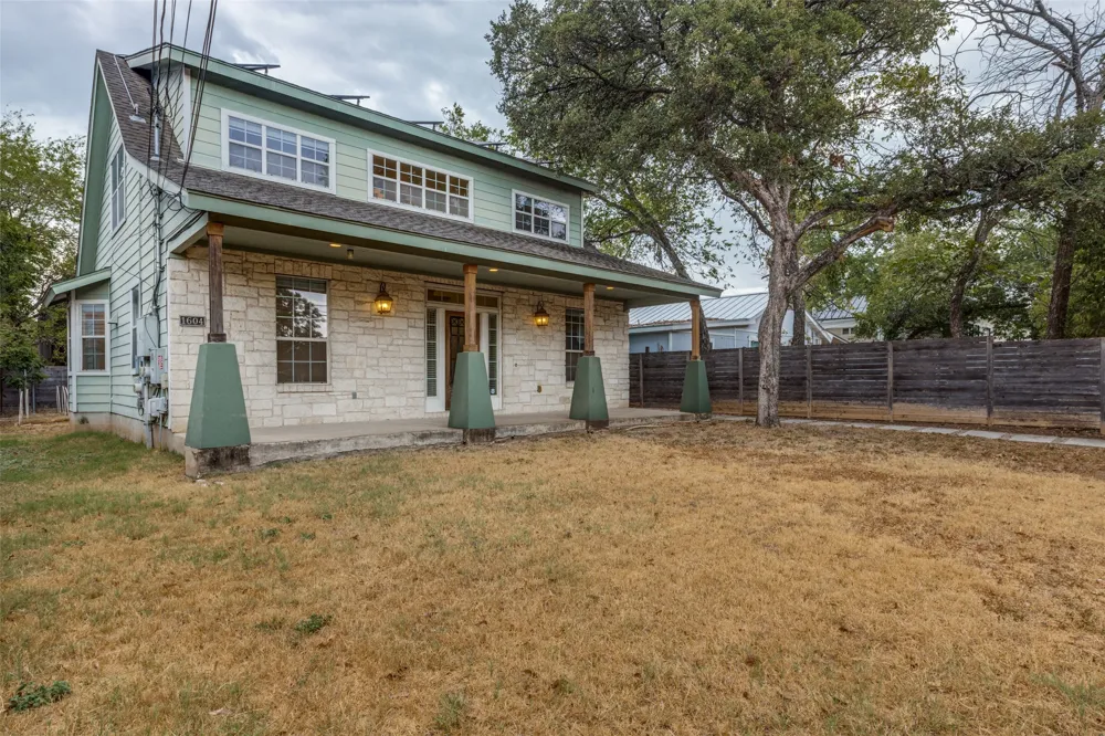 1604 Walnut Avenue #A Austin, TX 78702